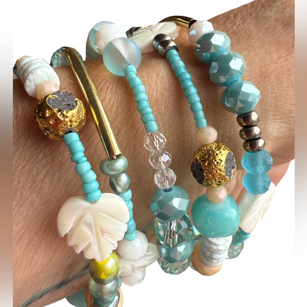Stunning Beach Inspired Turquoise & Shell Elegant Beaded Wrap Bracelet (J160)
